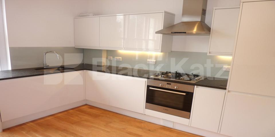 			2 BED 2 BATH , 2 Bedroom, 2 bath, 1 reception Flat			 Hilldrop Road, TUFNELL PARK 